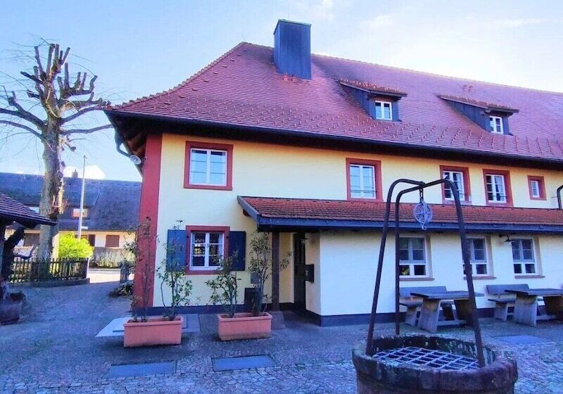 Hostal Gasthaus Zum Raben