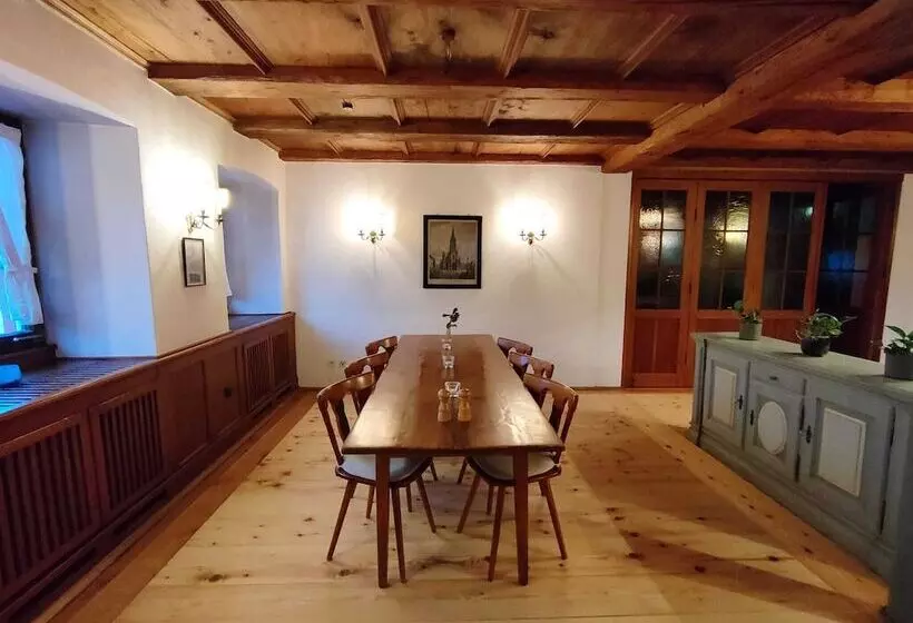 Hostelli Gasthaus Zum Raben