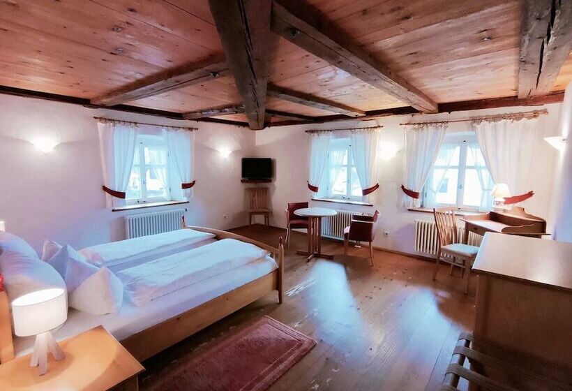 Hostal Gasthaus Zum Raben