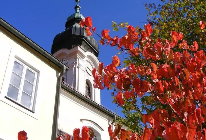Hotelli Haus Der Begegnung Heilig Geist