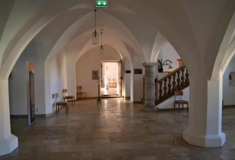 Hotelli Haus Der Begegnung Heilig Geist