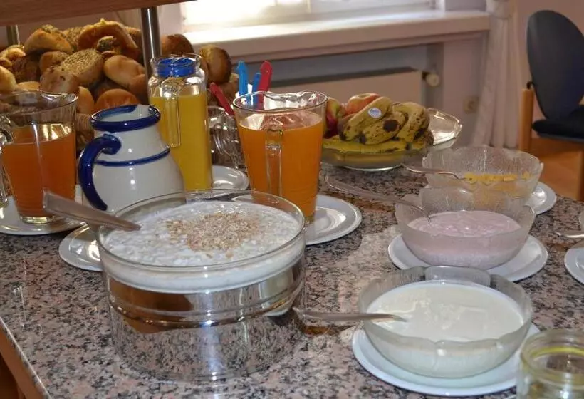 Hotelli Haus Der Begegnung Heilig Geist