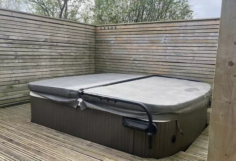 Hotelli Immaculate 3 Bed Lodge In Out Rawcliffe