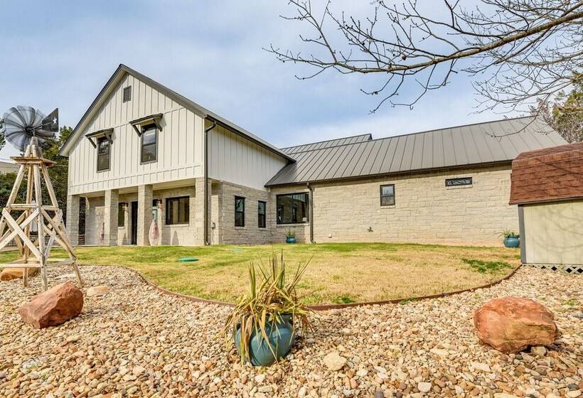 Newly Remodeled Lakefront Granbury Escape W/ Dock!