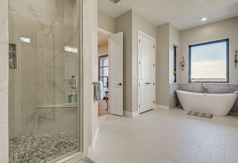 Newly Remodeled Lakefront Granbury Escape W/ Dock!