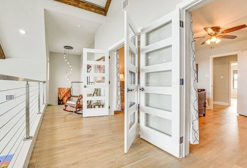 Newly Remodeled Lakefront Granbury Escape W/ Dock!