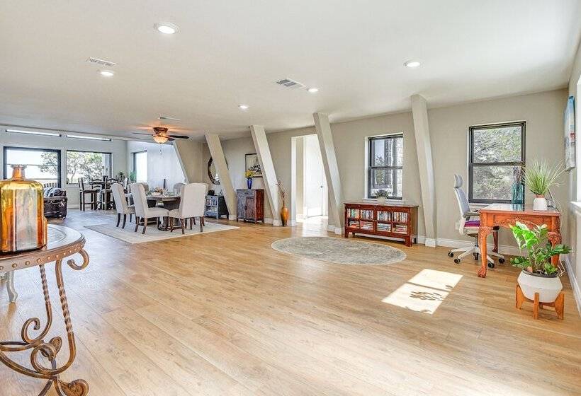 Newly Remodeled Lakefront Granbury Escape W/ Dock!