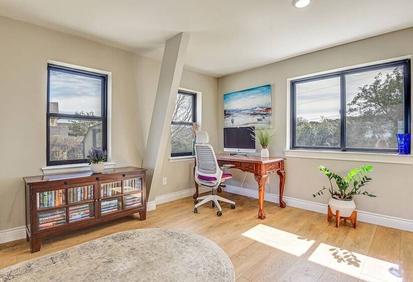 Newly Remodeled Lakefront Granbury Escape W/ Dock!