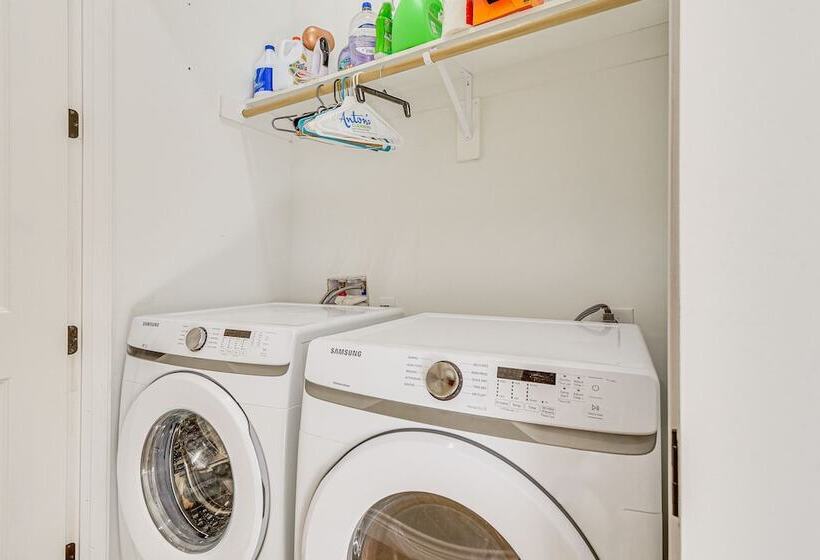 Newly Remodeled Lakefront Granbury Escape W/ Dock!