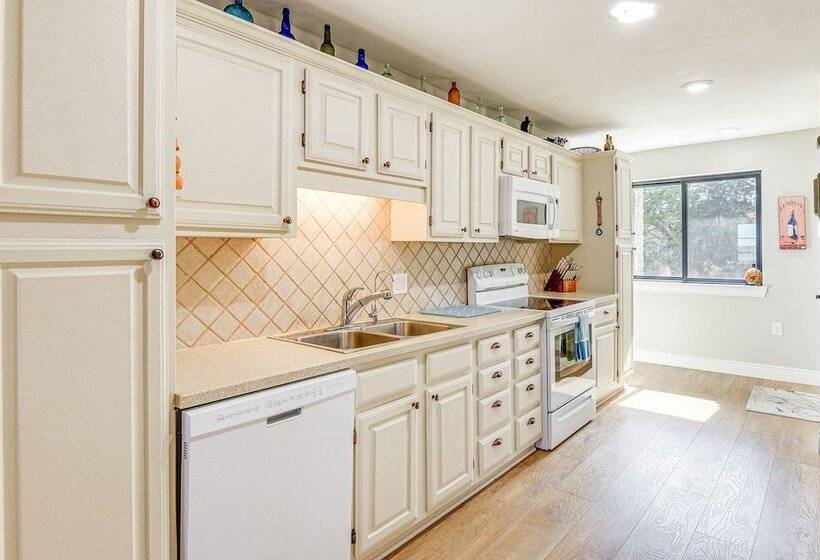 Newly Remodeled Lakefront Granbury Escape W/ Dock!