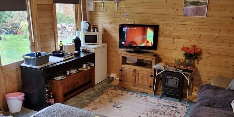 Glamping Cabin   Great For Hikers   Breakfast Inc!