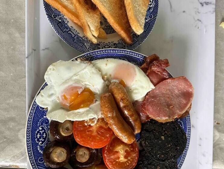 Glamping Cabin   Great For Hikers   Breakfast Inc!