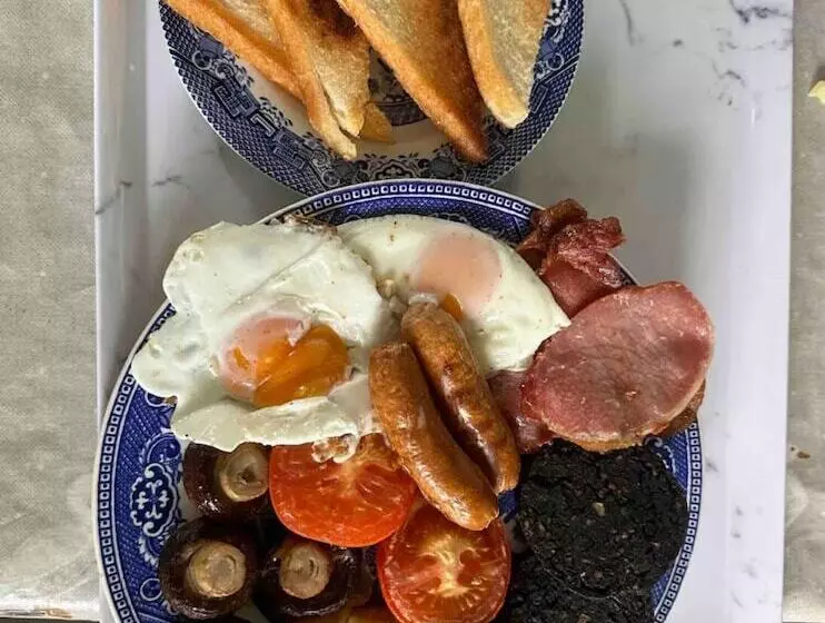 Glamping Cabin   Great For Hikers   Breakfast Inc!