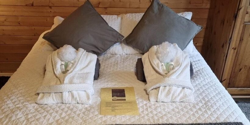 Glamping Cabin   Great For Hikers   Breakfast Inc!