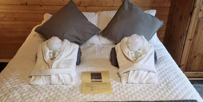Glamping Cabin   Great For Hikers   Breakfast Inc!
