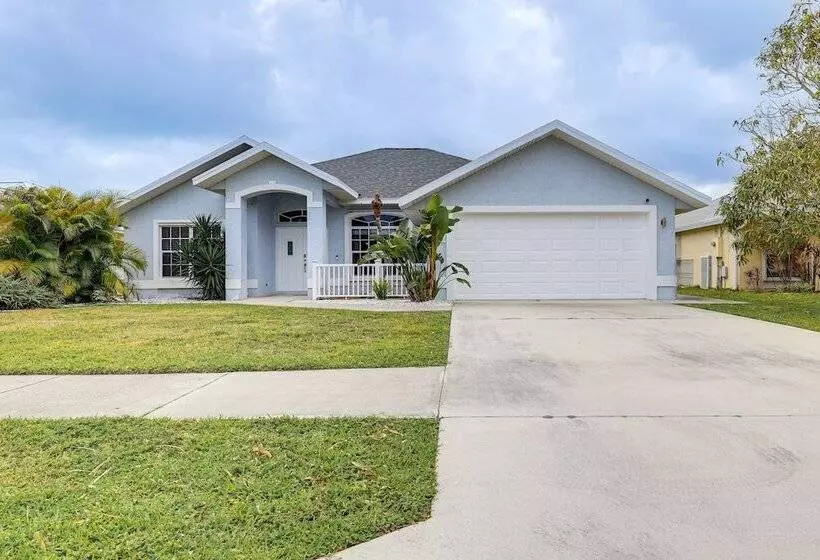 Pet Friendly Fort Pierce Home W/ Pool & Kayaks!