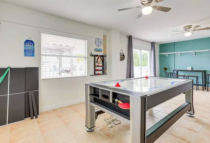 Pet Friendly Fort Pierce Home W/ Pool & Kayaks!