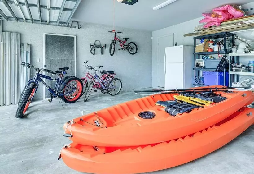 Pet Friendly Fort Pierce Home W/ Pool & Kayaks!