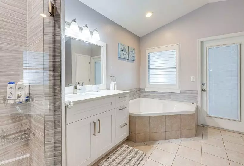 Pet Friendly Fort Pierce Home W/ Pool & Kayaks!