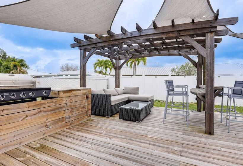 Pet Friendly Fort Pierce Home W/ Pool & Kayaks!