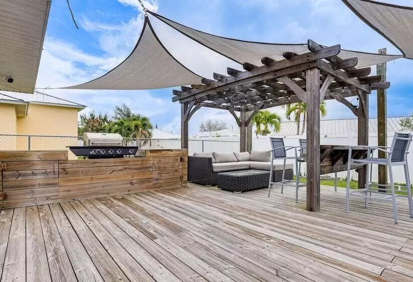 Pet Friendly Fort Pierce Home W/ Pool & Kayaks!