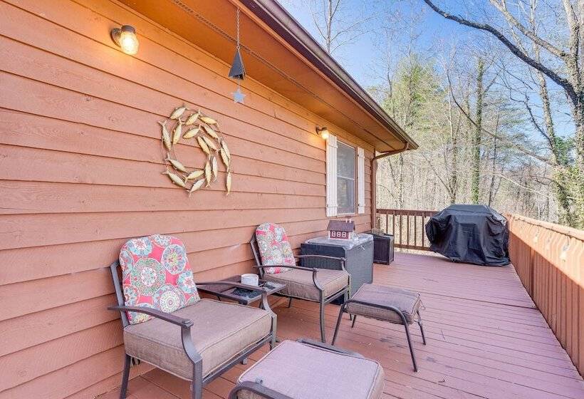 Pet Friendly Hiawassee Cabin W/ Lake Views & Sauna