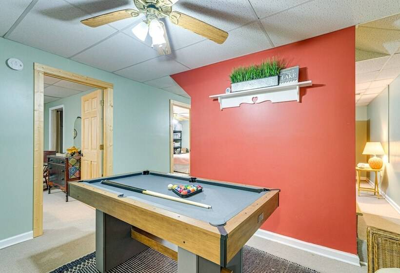 Pet Friendly Hiawassee Cabin W/ Lake Views & Sauna