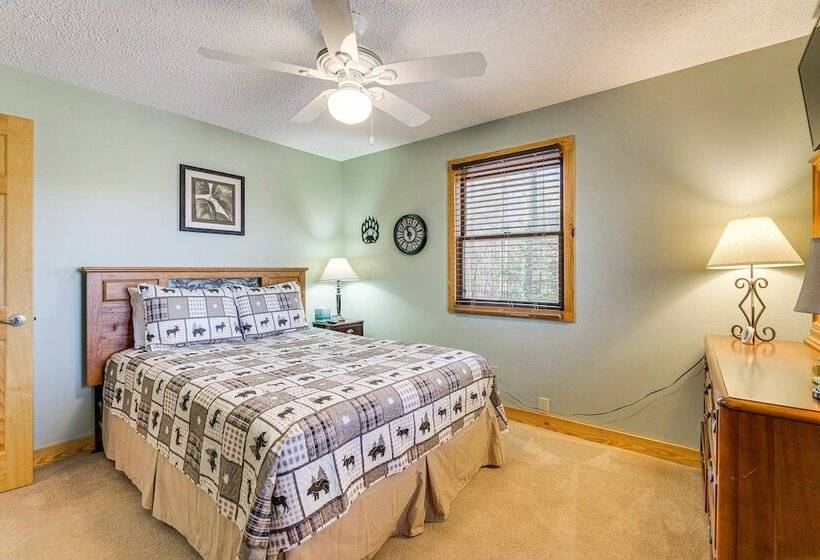 Pet Friendly Hiawassee Cabin W/ Lake Views & Sauna