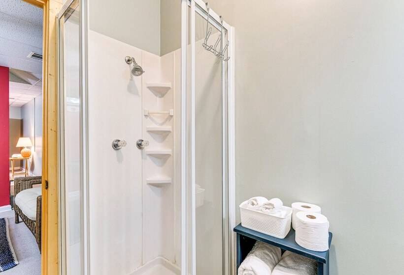 Pet Friendly Hiawassee Cabin W/ Lake Views & Sauna