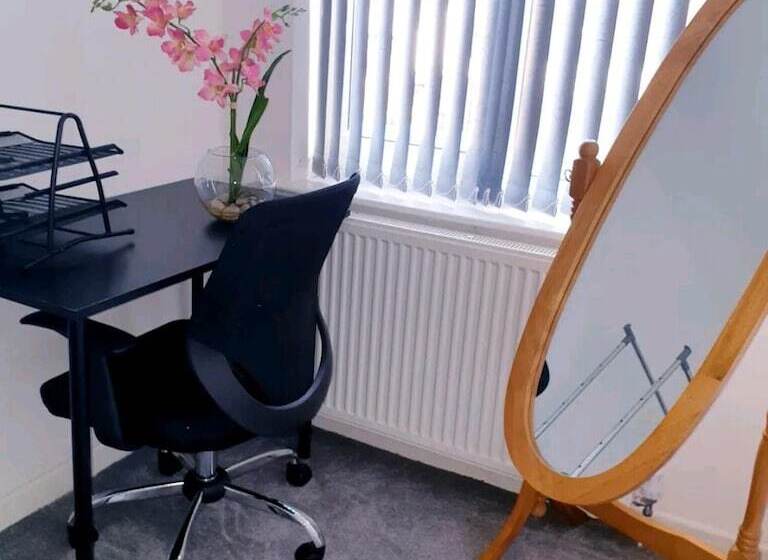 レジデンス Beautiful 3 Bed House In Birmingham