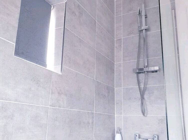 レジデンス Beautiful 3 Bed House In Birmingham