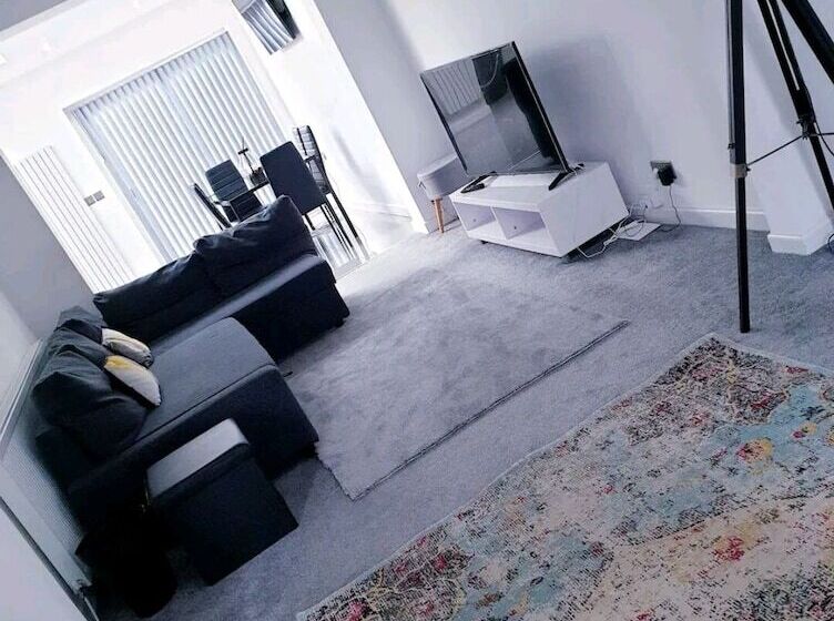 レジデンス Beautiful 3 Bed House In Birmingham