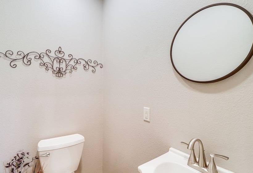 Riverfront Mountain View Cabin W/ Deck & Grill!