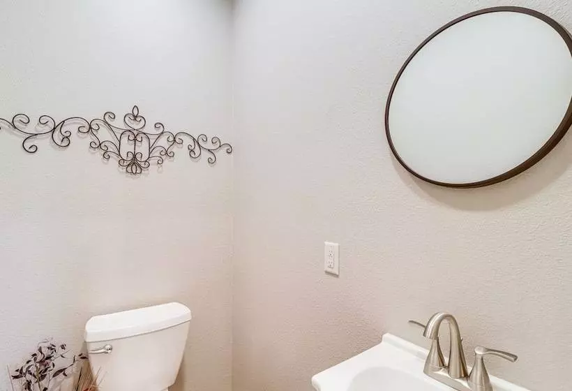 Riverfront Mountain View Cabin W/ Deck & Grill!