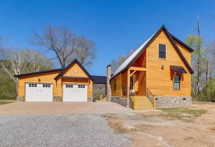 Riverfront Mountain View Cabin W/ Deck & Grill!