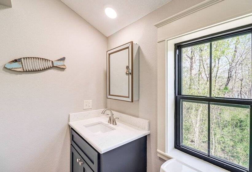 Riverfront Mountain View Cabin W/ Deck & Grill!