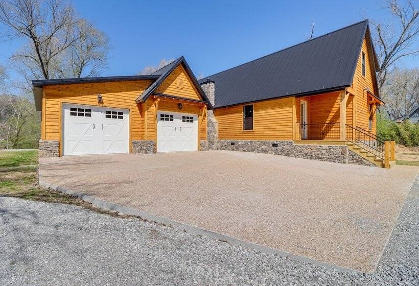 Riverfront Mountain View Cabin W/ Deck & Grill!