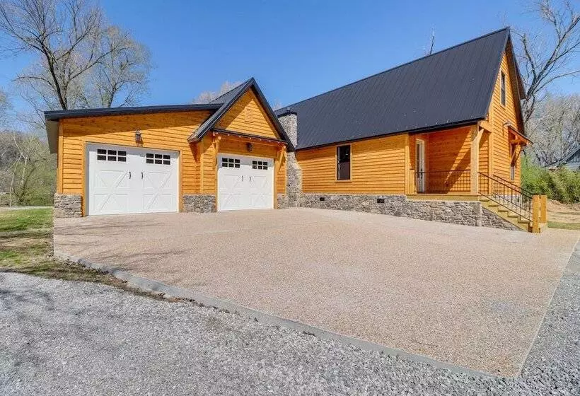 Riverfront Mountain View Cabin W/ Deck & Grill!