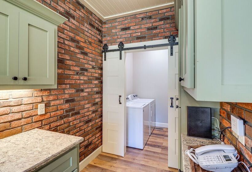 Riverfront Mountain View Cabin W/ Deck & Grill!