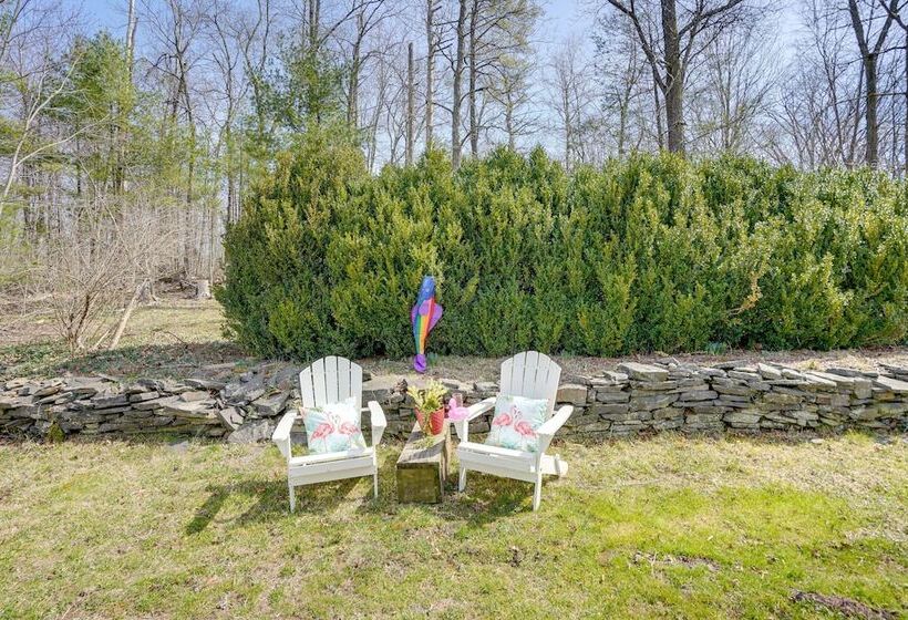 Saugerties Farmhouse: Sauna & Countryside Views