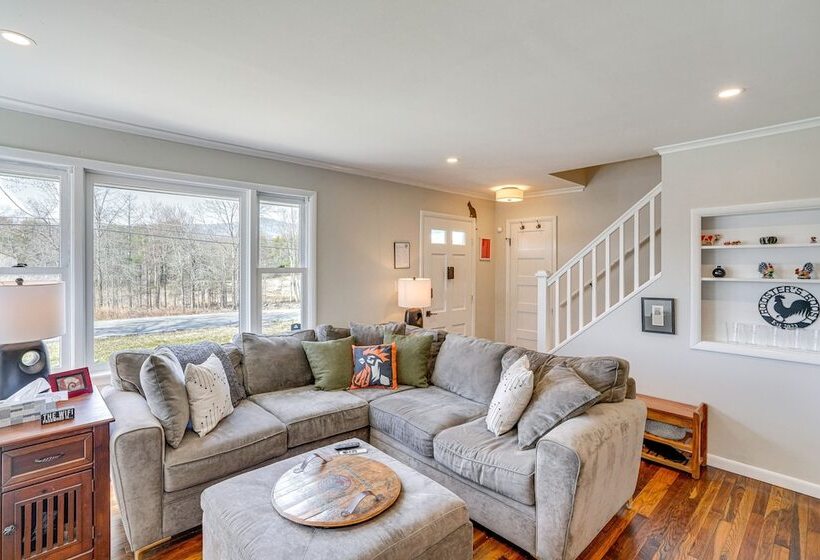 Saugerties Farmhouse: Sauna & Countryside Views