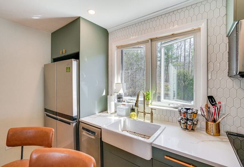 Saugerties Farmhouse: Sauna & Countryside Views