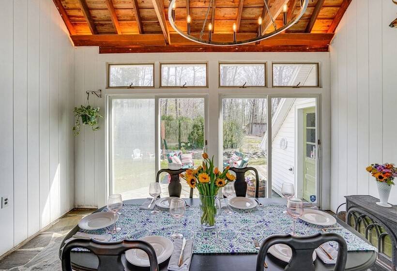 Saugerties Farmhouse: Sauna & Countryside Views