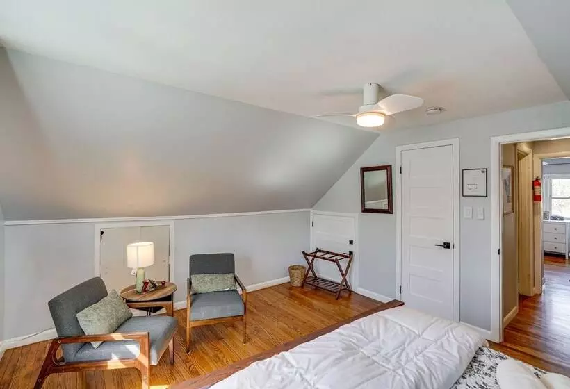 Saugerties Farmhouse: Sauna & Countryside Views