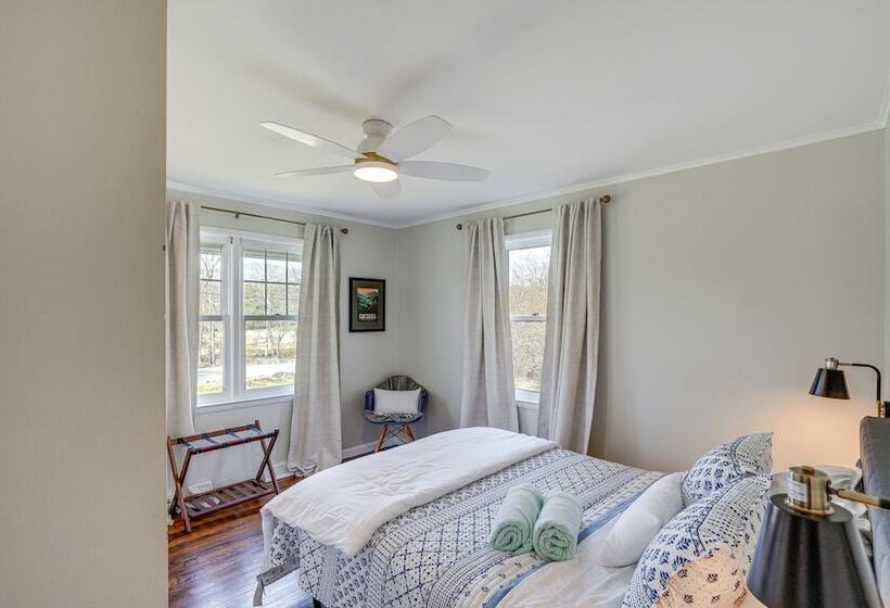 Saugerties Farmhouse: Sauna & Countryside Views