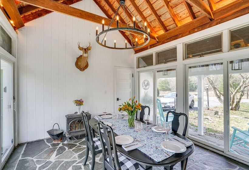 Saugerties Farmhouse: Sauna & Countryside Views