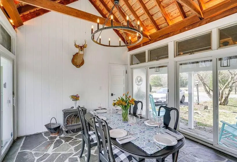 Saugerties Farmhouse: Sauna & Countryside Views