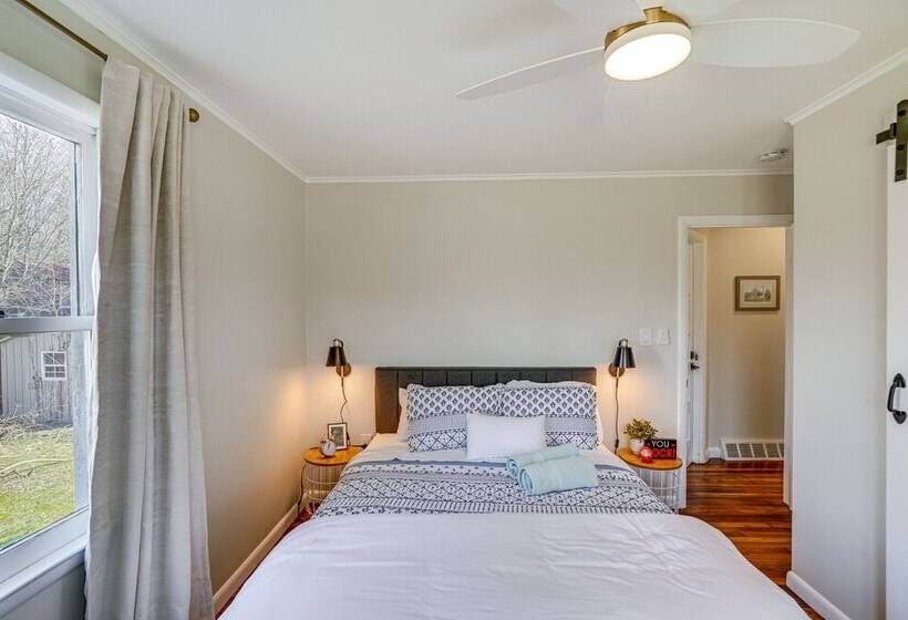 Saugerties Farmhouse: Sauna & Countryside Views