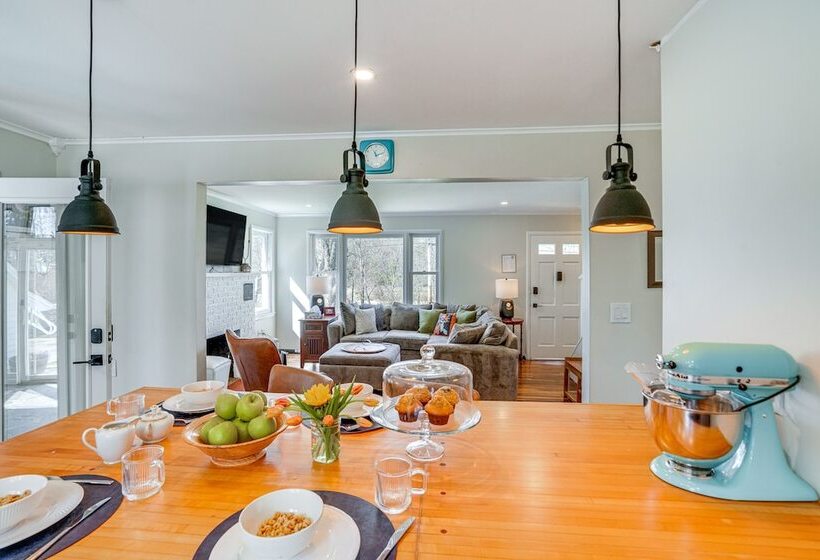 Saugerties Farmhouse: Sauna & Countryside Views