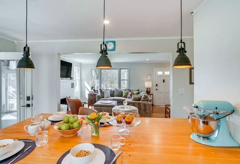 Saugerties Farmhouse: Sauna & Countryside Views